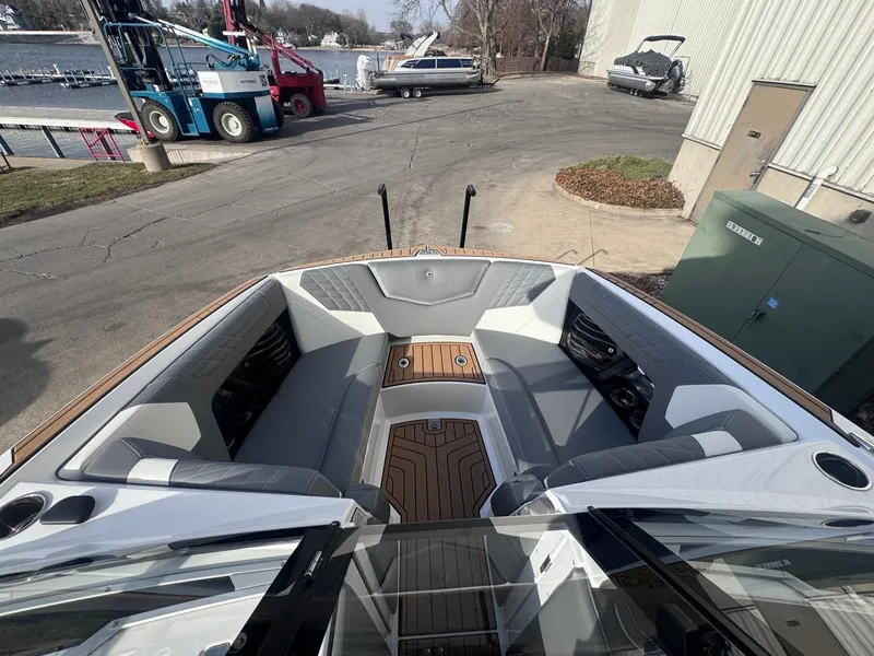 Slide: The Image of Nautique G21 2024 - 5