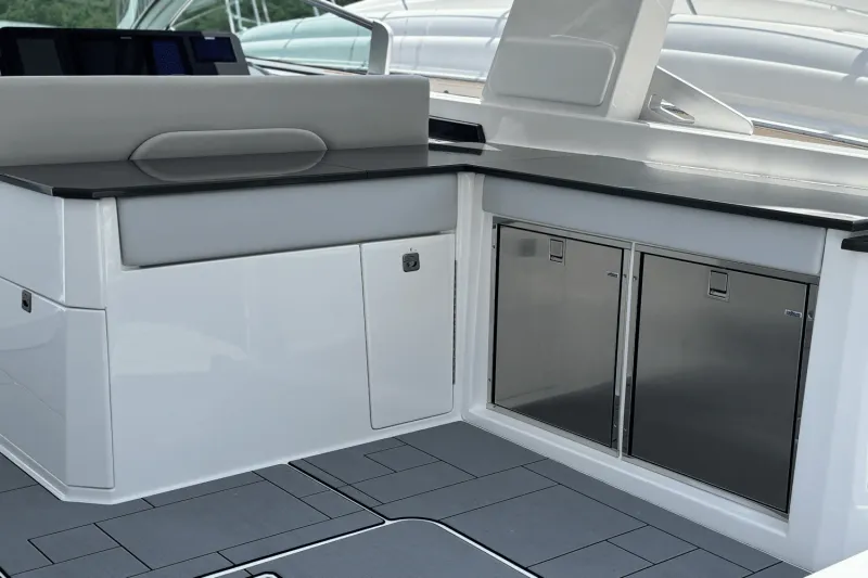 Slide: The Image of Aviara AV40 Outboard 2024 - 19