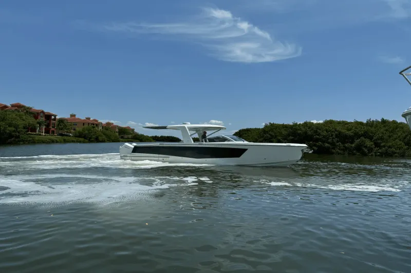 Slide: The Image of Aviara AV40 Outboard 2024 - 2
