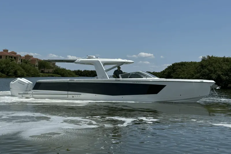 Slide: The Image of Aviara AV40 Outboard 2024 - 1