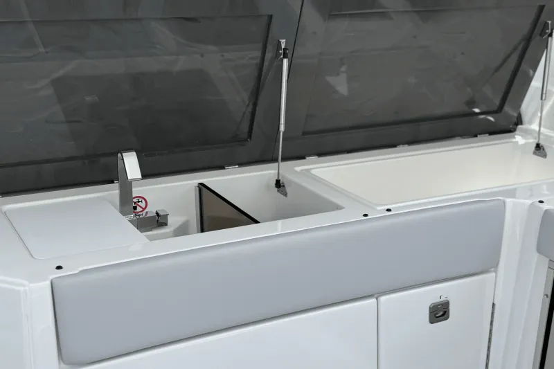 Slide: The Image of Aviara AV40 Outboard 2024 - 20