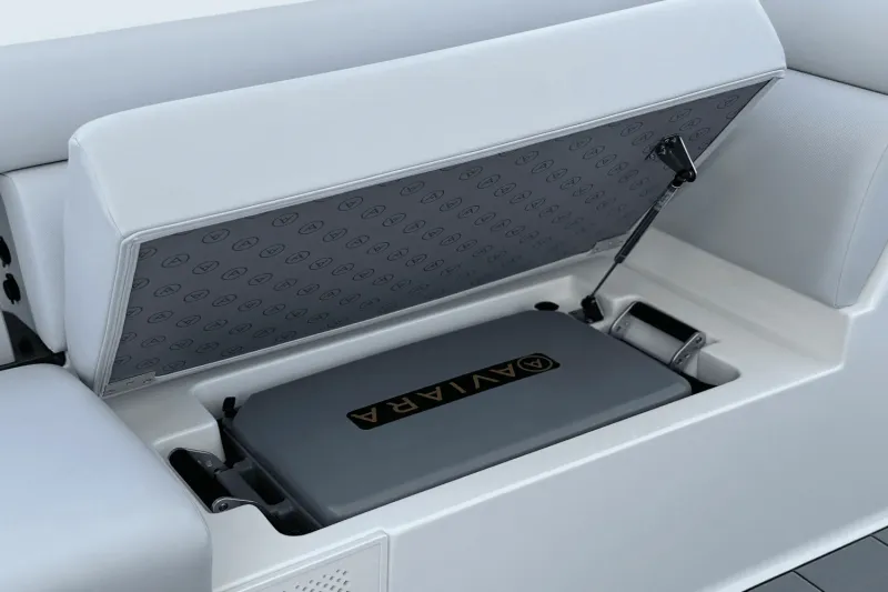 Slide: The Image of Aviara AV40 Outboard 2024 - 18