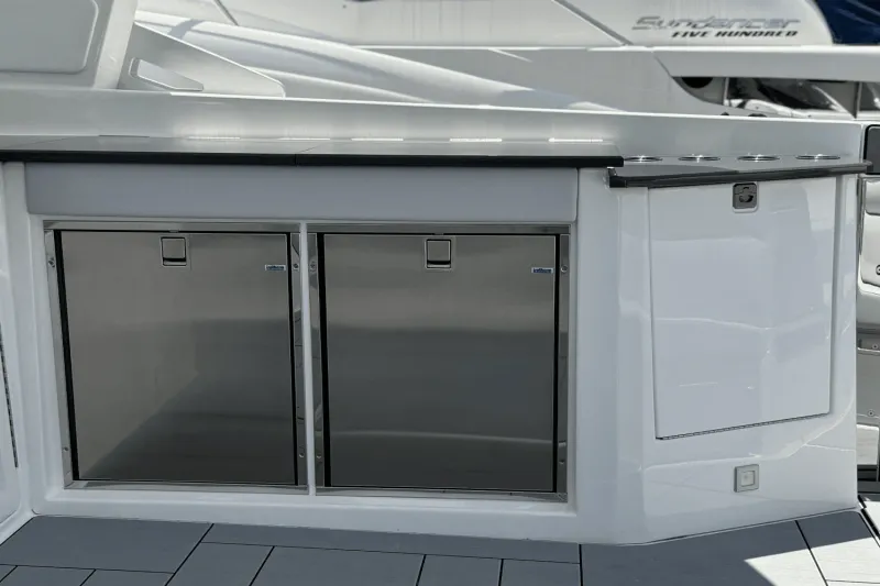 Slide: The Image of Aviara AV40 Outboard 2024 - 21