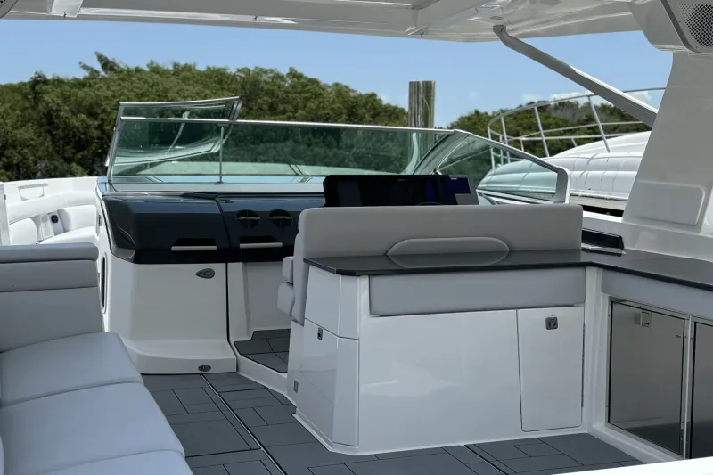 Slide: The Image of Aviara AV40 Outboard 2024 - 16