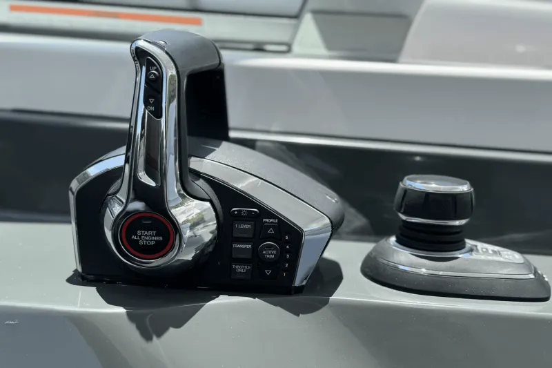 Slide: The Image of Aviara AV40 Outboard 2024 - 26
