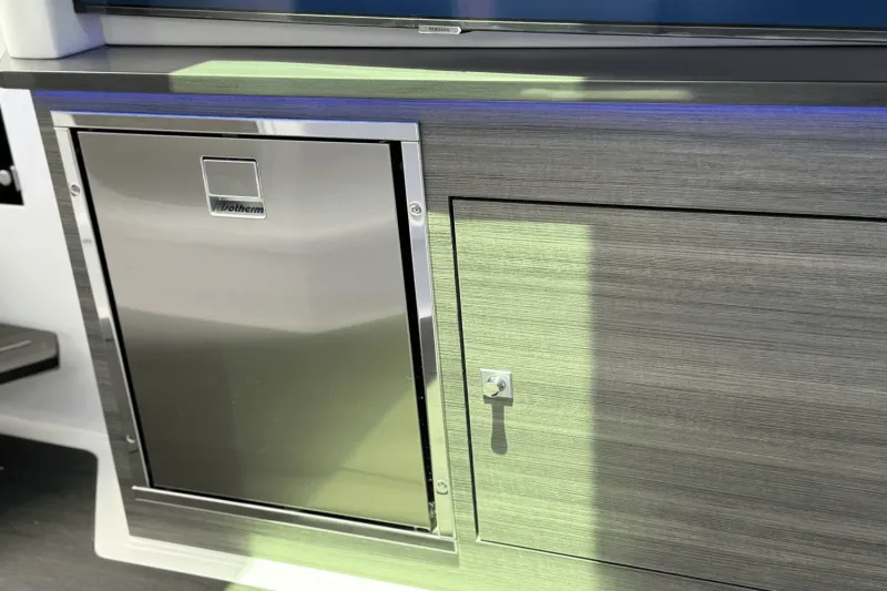 Slide: The Image of Aviara AV40 Outboard 2024 - 34