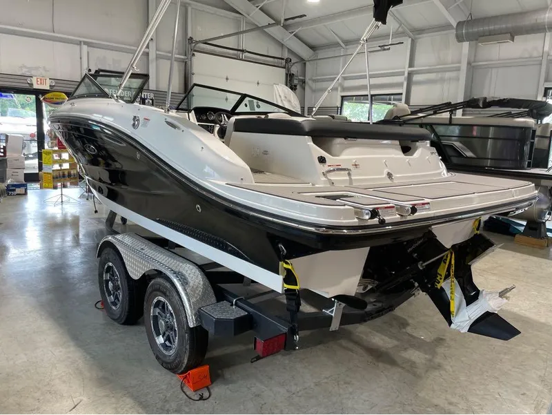 Slide: The Image of Sea Ray SPX 190 2024 - 3