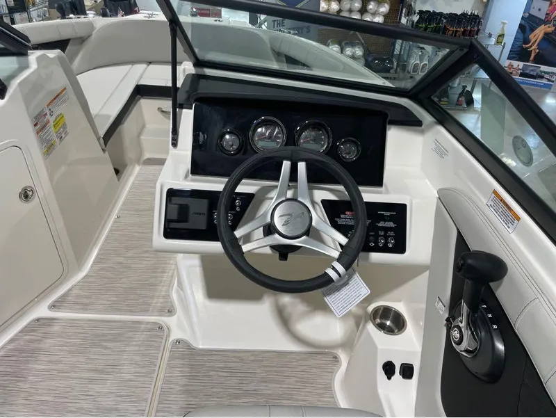 Slide: The Image of Sea Ray SPX 190 2024 - 9