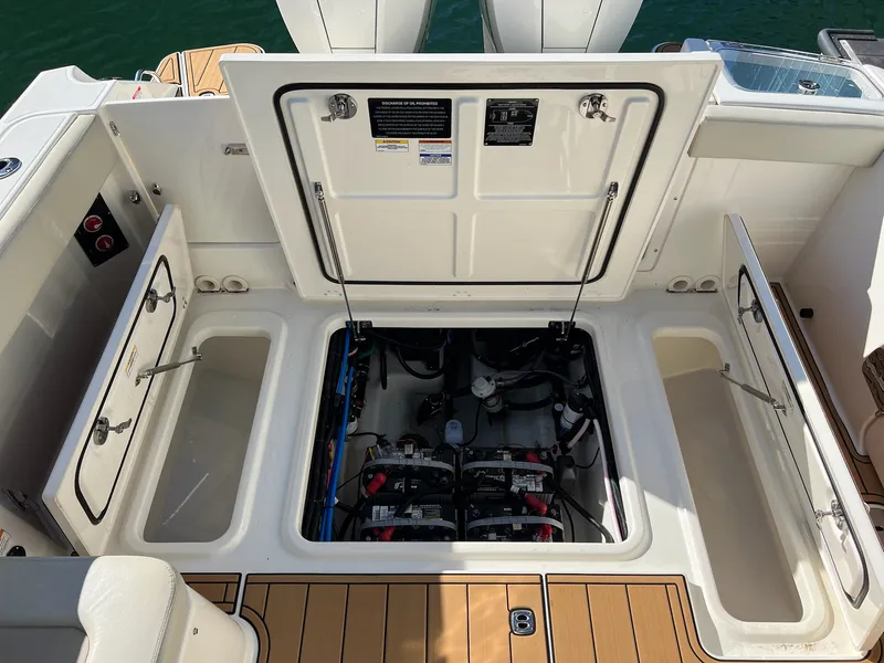 Slide: The Image of Boston Whaler 280 VANTAGE 2021 - 29