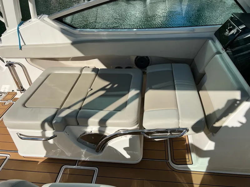 Slide: The Image of Boston Whaler 280 VANTAGE 2021 - 26