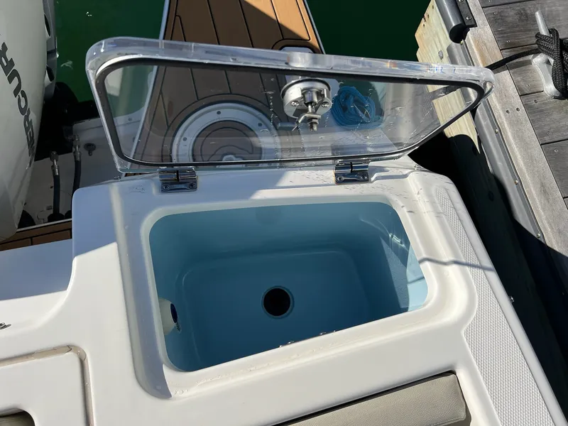 Slide: The Image of Boston Whaler 280 VANTAGE 2021 - 30
