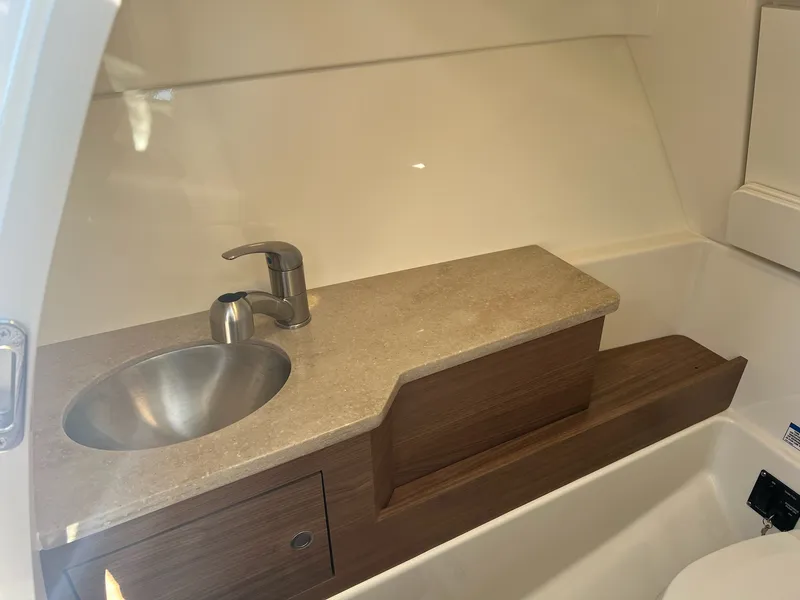 Slide: The Image of Boston Whaler 280 VANTAGE 2021 - 12