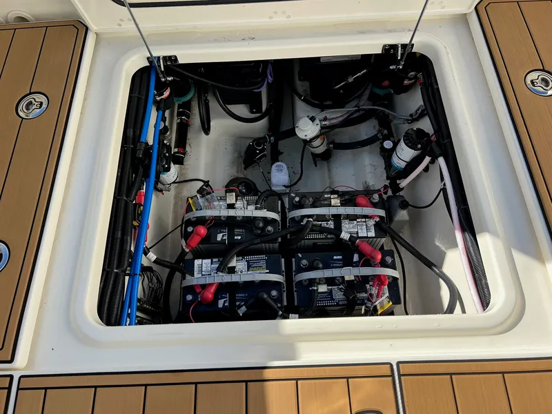 Slide: The Image of Boston Whaler 280 VANTAGE 2021 - 28
