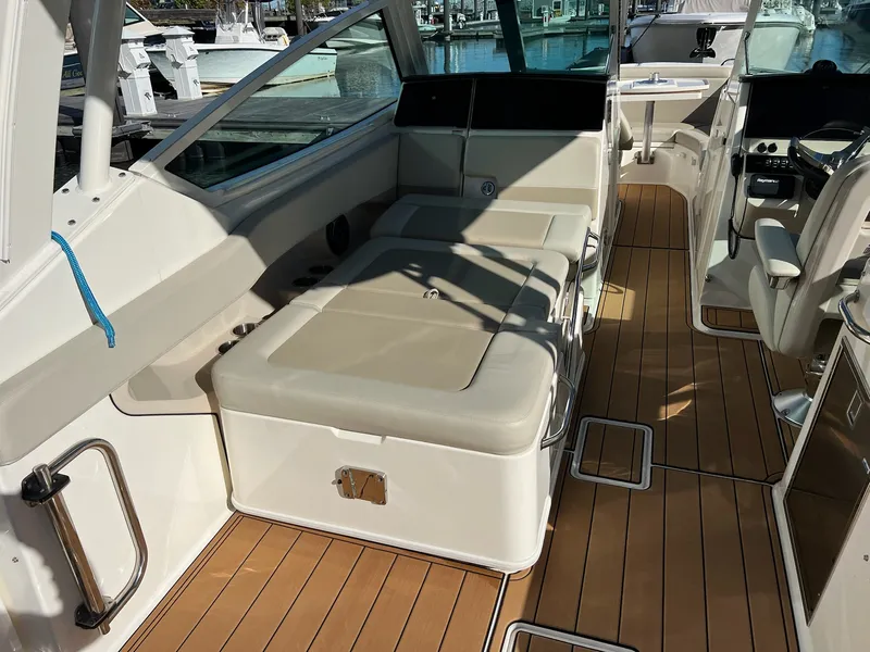 Slide: The Image of Boston Whaler 280 VANTAGE 2021 - 27