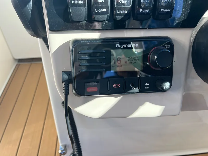 Slide: The Image of Boston Whaler 280 VANTAGE 2021 - 8