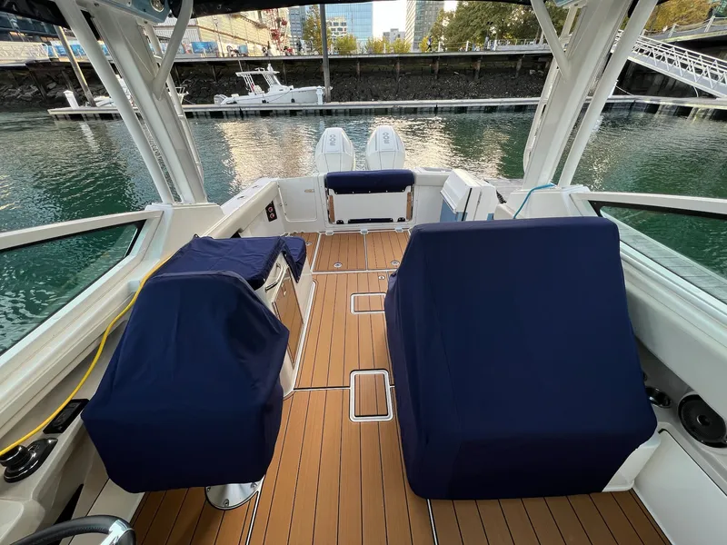 Slide: The Image of Boston Whaler 280 VANTAGE 2021 - 2
