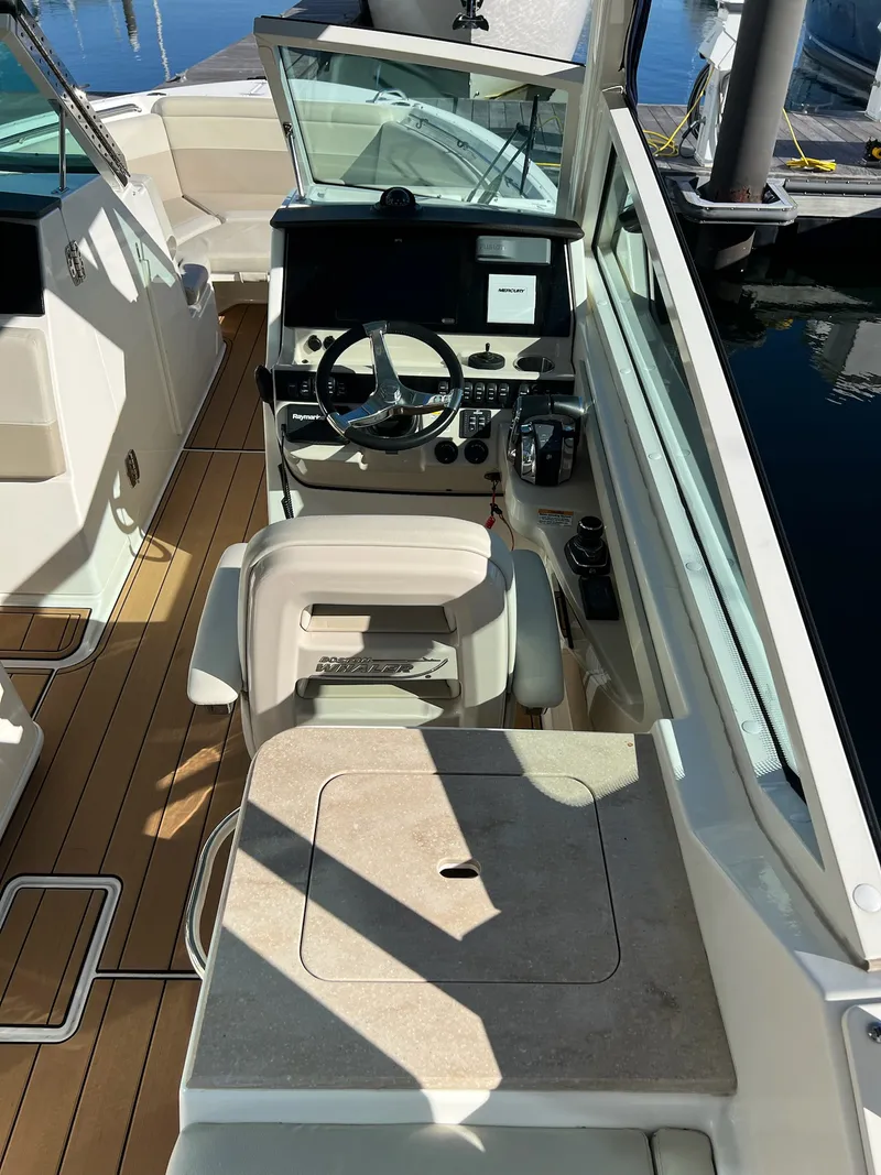 Slide: The Image of Boston Whaler 280 VANTAGE 2021 - 22