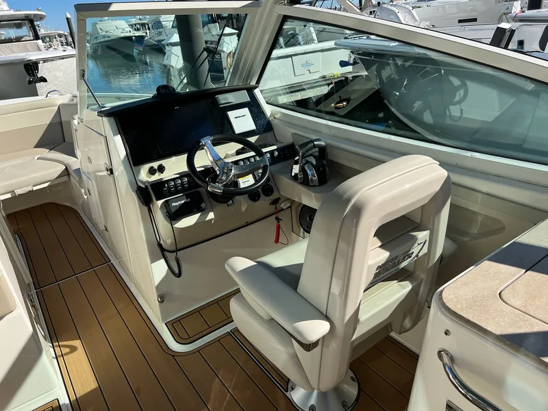 Slide: The Image of Boston Whaler 280 VANTAGE 2021 - 19