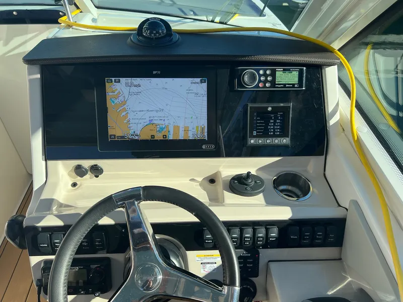 Slide: The Image of Boston Whaler 280 VANTAGE 2021 - 7
