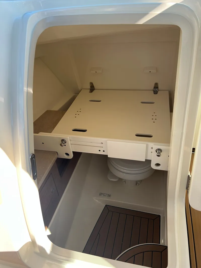 Slide: The Image of Boston Whaler 280 VANTAGE 2021 - 13