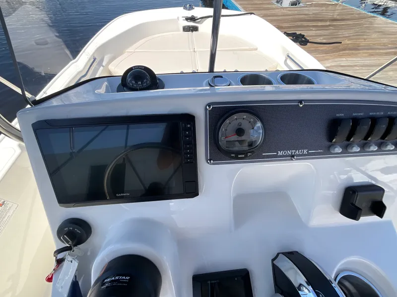 Slide: The Image of Boston Whaler 170 Montauk 2027 - 9