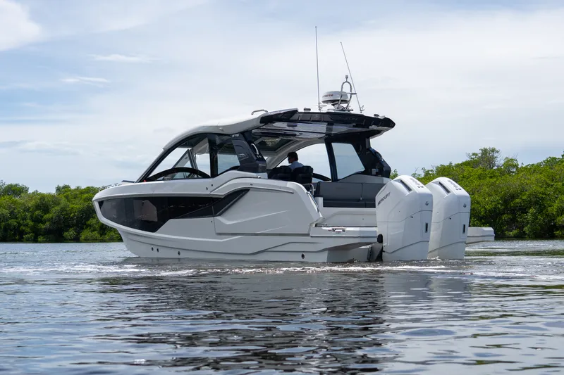Slide: The Image of Galeon 375 GTO 2024 - 37