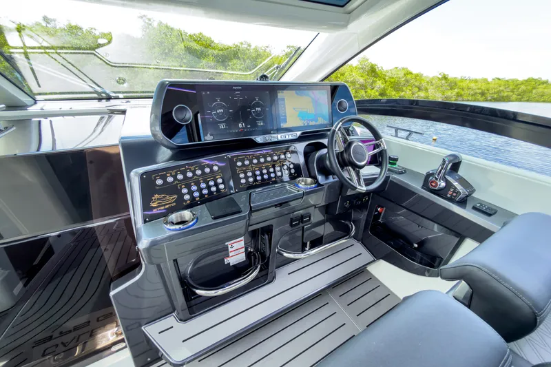 Slide: The Image of Galeon 375 GTO 2024 - 19