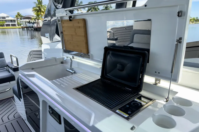 Slide: The Image of Galeon 375 GTO 2024 - 13