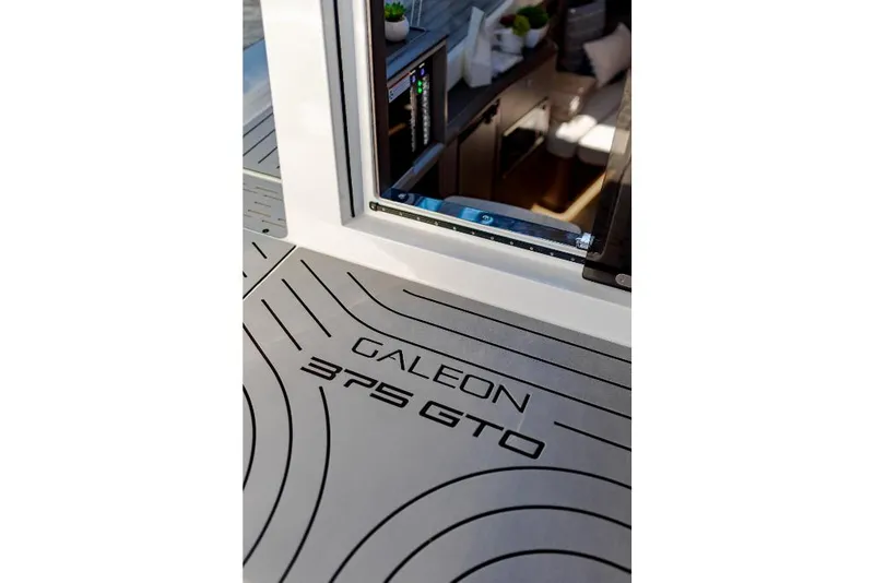 Slide: The Image of Galeon 375 GTO 2024 - 75
