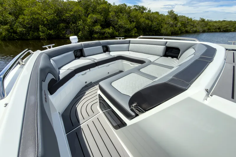 Slide: The Image of Galeon 375 GTO 2024 - 30