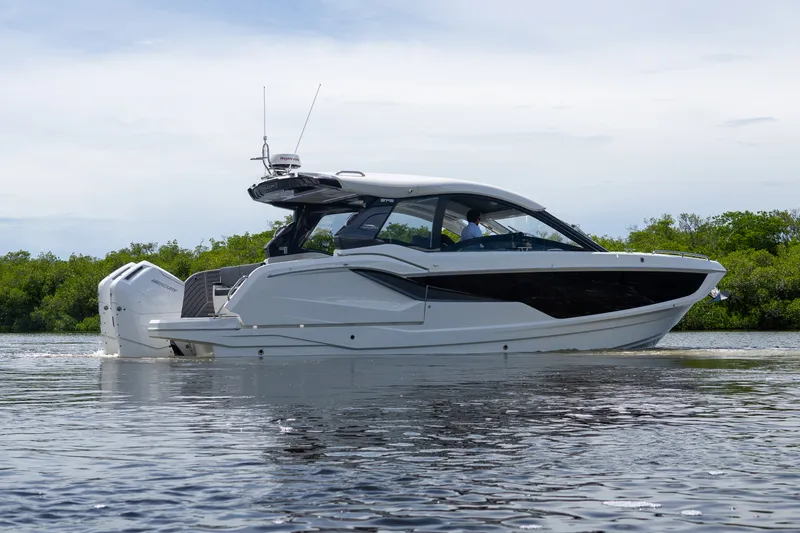 Slide: The Image of Galeon 375 GTO 2024 - 36