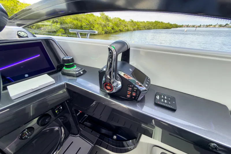 Slide: The Image of Galeon 375 GTO 2024 - 22