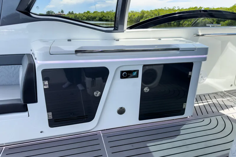 Slide: The Image of Galeon 375 GTO 2024 - 14