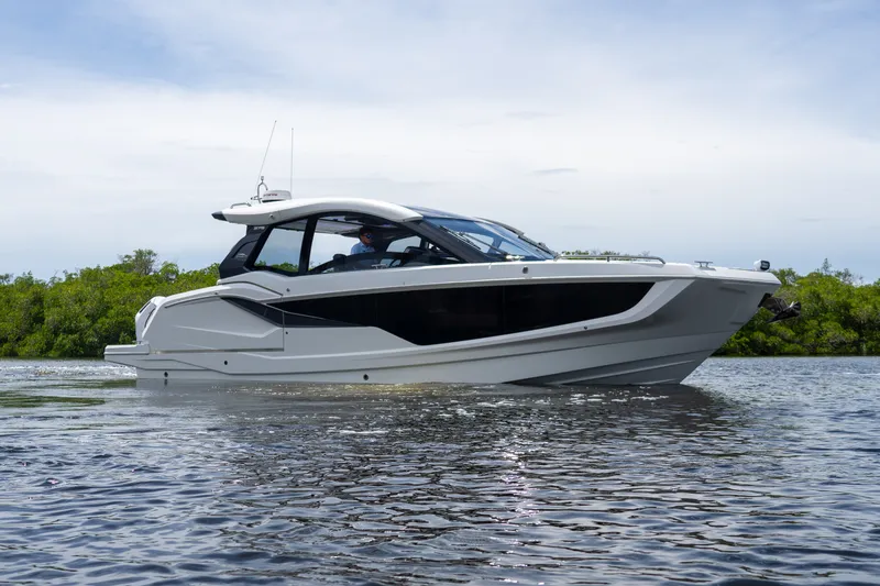 Slide: The Image of Galeon 375 GTO 2024 - 35