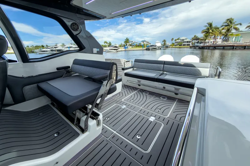 Slide: The Image of Galeon 375 GTO 2024 - 24
