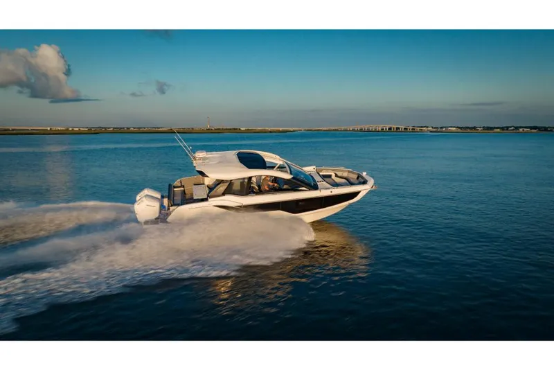 Slide: The Image of Galeon 375 GTO 2024 - 19