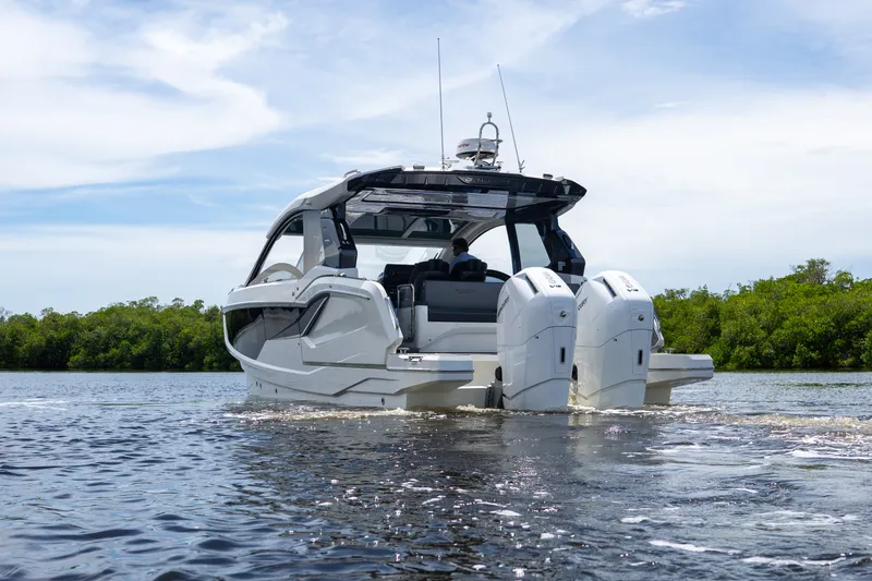 Slide: The Image of Galeon 375 GTO 2024 - 32