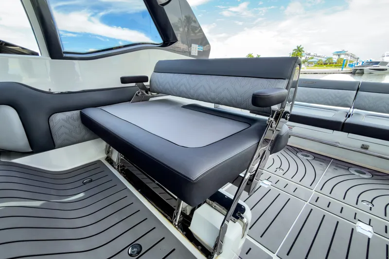 Slide: The Image of Galeon 375 GTO 2024 - 17