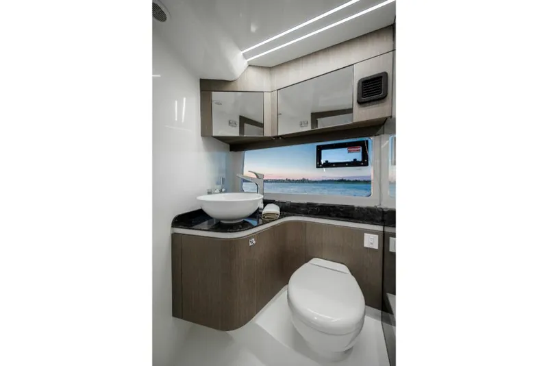 Slide: The Image of Galeon 375 GTO 2024 - 32