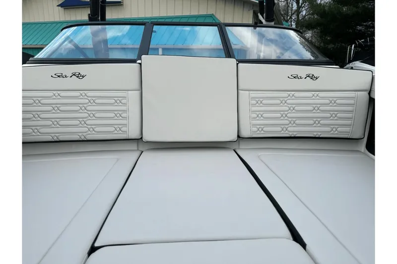 Slide: The Image of Sea Ray SPX 210 2024 - 12