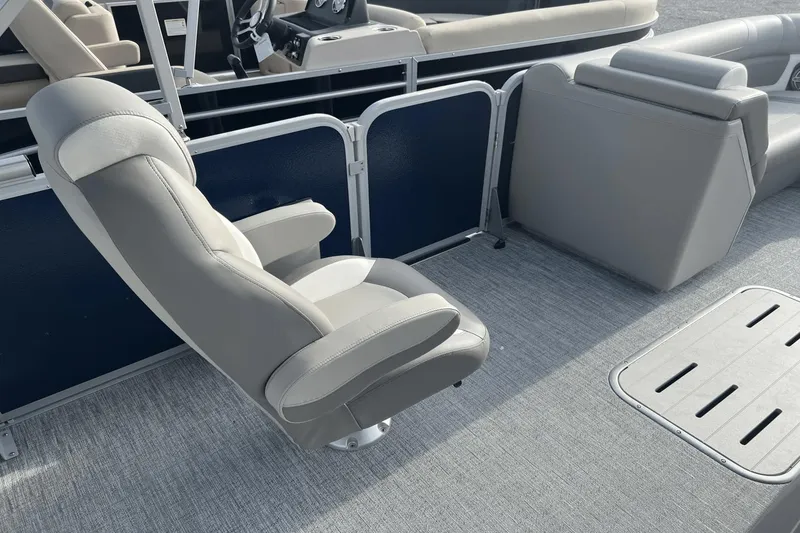 Slide: The Image of Premier 230 Solaris 2024 - 14