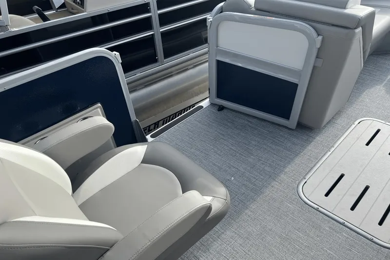Slide: The Image of Premier 230 Solaris 2024 - 15