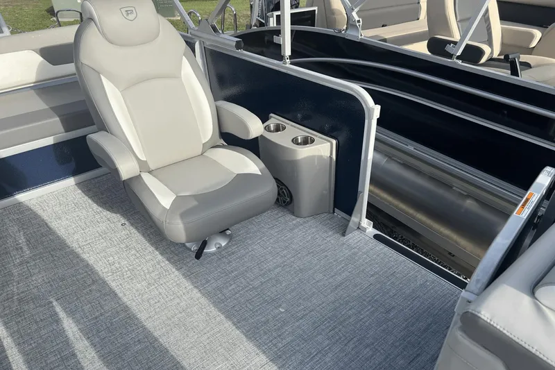 Slide: The Image of Premier 230 Solaris 2024 - 16
