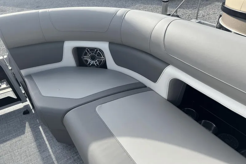 Slide: The Image of Premier 230 Solaris 2024 - 19