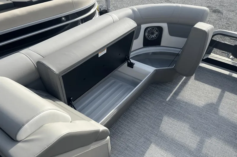 Slide: The Image of Premier 230 Solaris 2024 - 21