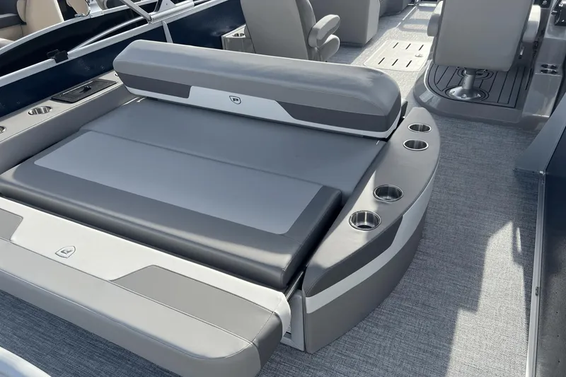 Slide: The Image of Premier 230 Solaris 2024 - 4
