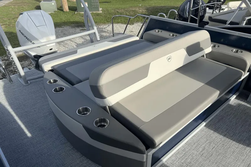 Slide: The Image of Premier 230 Solaris 2024 - 5