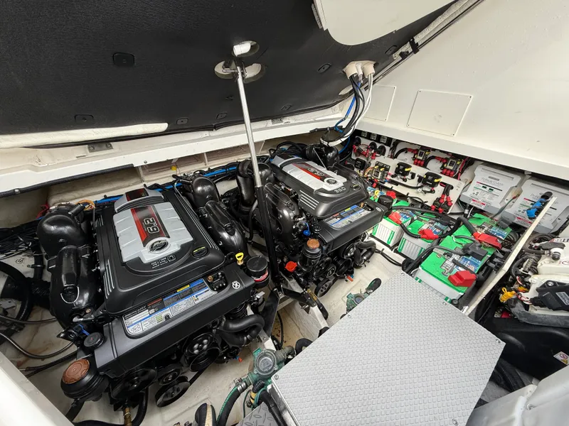 Slide: The Image of Sea Ray 320 SUNDANCER 2021 - 30