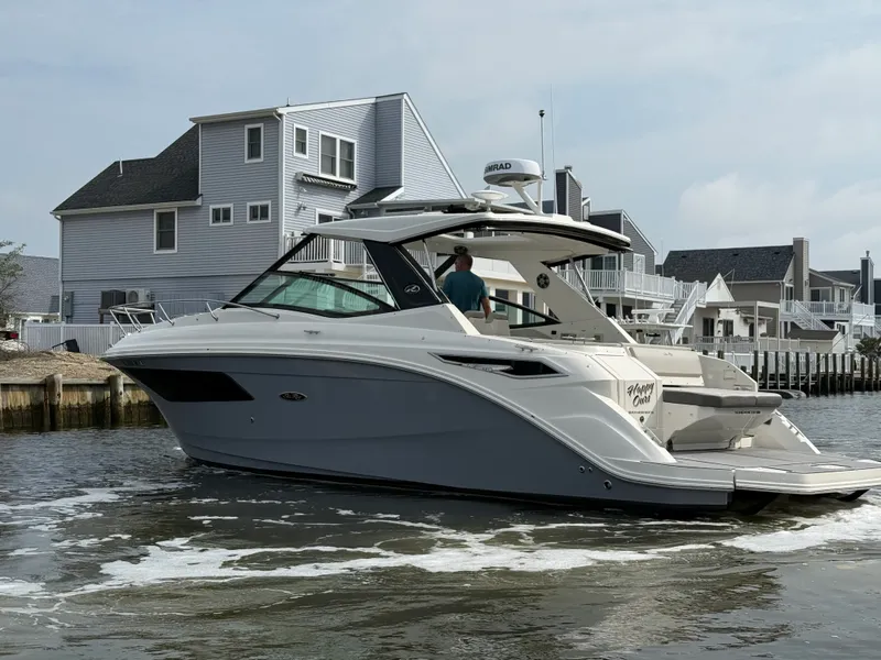 Slide: The Image of Sea Ray 320 SUNDANCER 2021 - 9