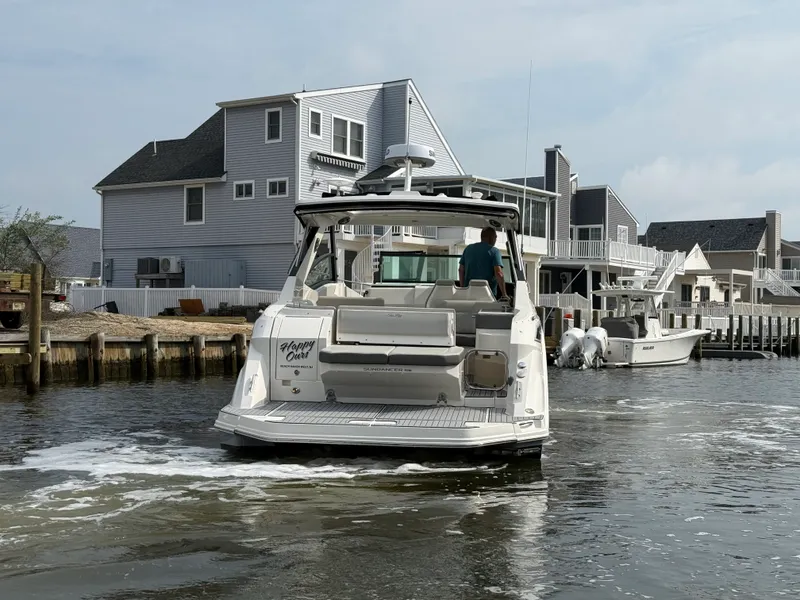 Slide: The Image of Sea Ray 320 SUNDANCER 2021 - 10